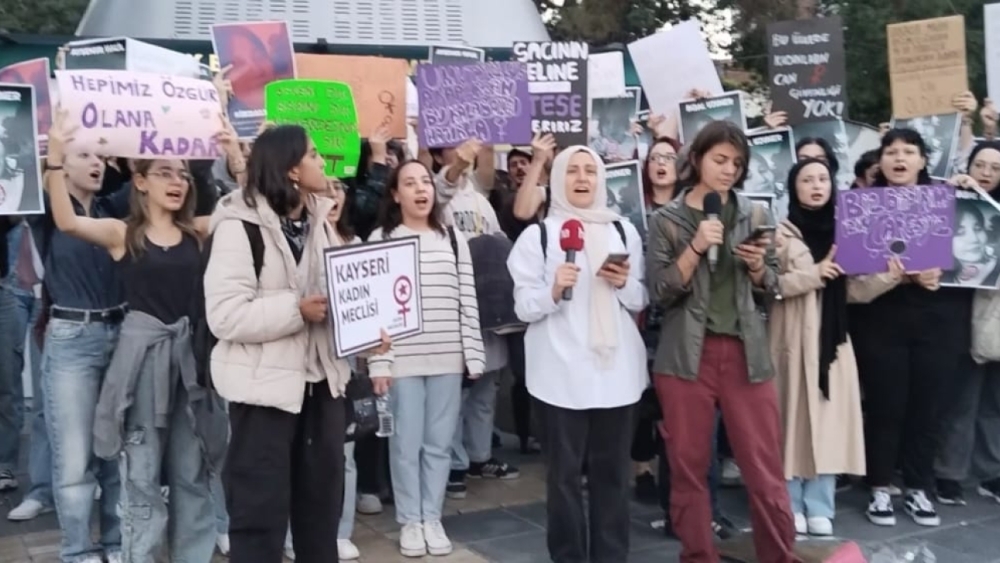 Kayseri’de kadınlar, cinayetlere tepki için toplandı